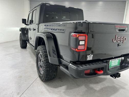 Black Clearcoat 2022 Jeep Gladiator Rubicon