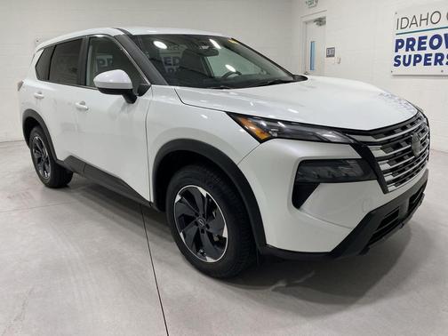 Everest White Pearl 2025 Nissan Rogue SV