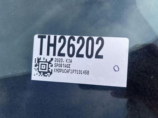 Snow White Pearl 2023 Kia Sportage LX