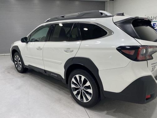 Crystal White Pearl 2024 Subaru Outback Touring XT