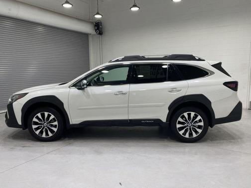 Crystal White Pearl 2024 Subaru Outback Touring XT