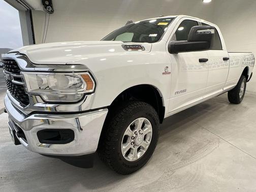 2024 RAM 3500 Big Horn Crew Cab 4x4 8' Box