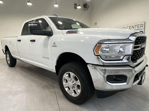 2024 RAM 3500 Big Horn Crew Cab 4x4 8' Box