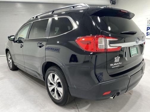 Crystal Black Silica 2025 Subaru Ascent Premium 8-Passenger