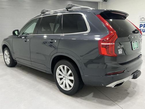 2017 Volvo XC90 T6 Momentum