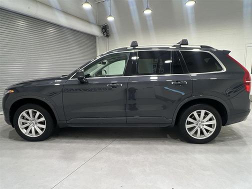 2017 Volvo XC90 T6 Momentum