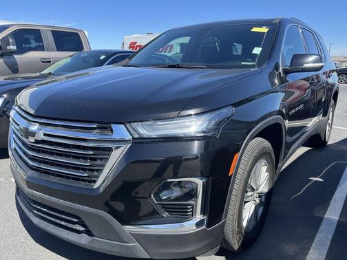 Mosaic Black Metallic 2023 Chevrolet Traverse LT Cloth