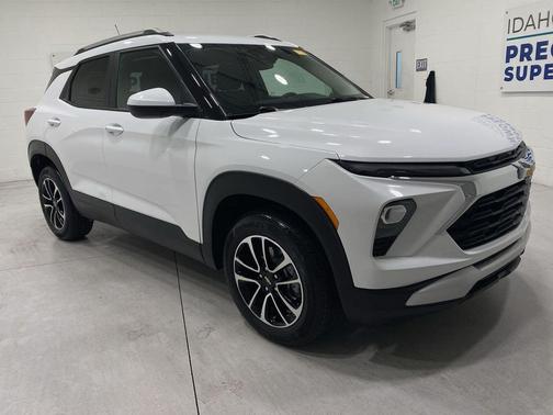 Summit White 2025 Chevrolet Trailblazer LT