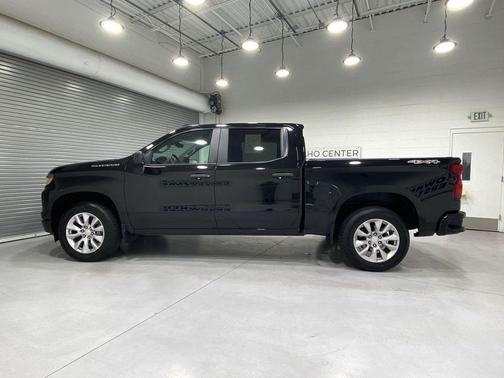 Black 2022 Chevrolet Silverado 1500 Custom