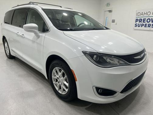 Bright White Clearcoat 2020 Chrysler Pacifica Touring L