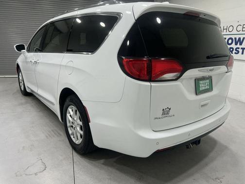 Bright White Clearcoat 2020 Chrysler Pacifica Touring L