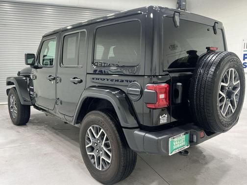 2024 Jeep Wrangler 4-Door Sahara 4x4