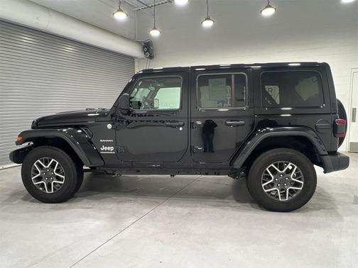 2024 Jeep Wrangler 4-Door Sahara 4x4