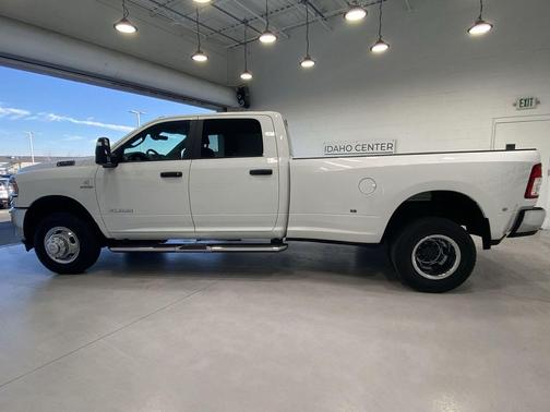 2024 RAM 3500 Big Horn Crew Cab 4x4 8' Box