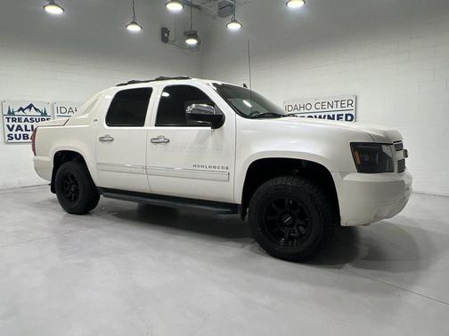 White Diamond Tricoat 2011 Chevrolet Avalanche 1500 LTZ