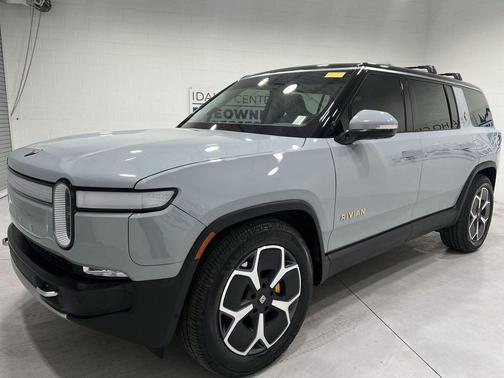 2023 Rivian R1S Adventure