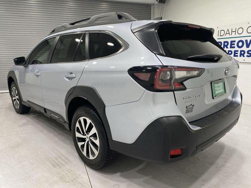 Ice Silver Metallic 2025 Subaru Outback Premium
