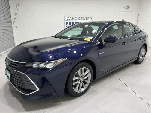 2021 Toyota Avalon Hybrid XLE Plus