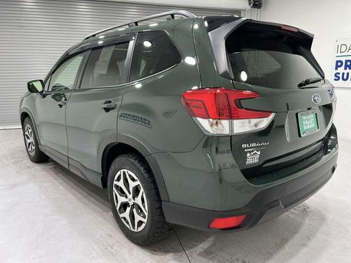 Cascade Green Silica 2024 Subaru Forester Premium