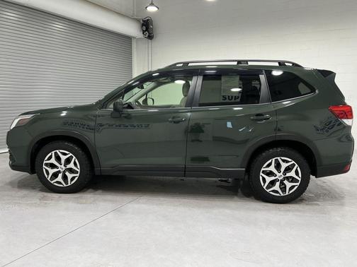 Cascade Green Silica 2024 Subaru Forester Premium