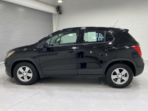 Mosaic Black Metallic 2020 Chevrolet Trax LS
