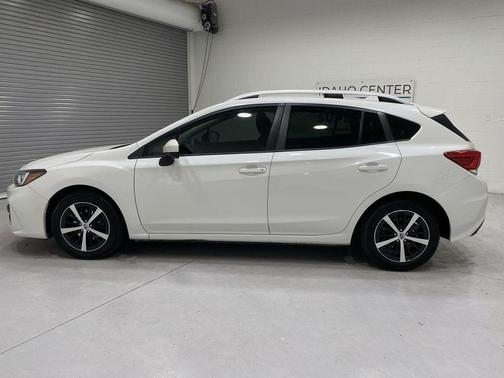 Crystal White Pearl 2019 Subaru Impreza 2.0i Premium