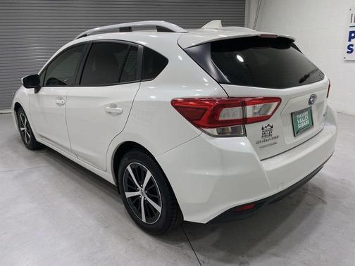 Crystal White Pearl 2019 Subaru Impreza 2.0i Premium
