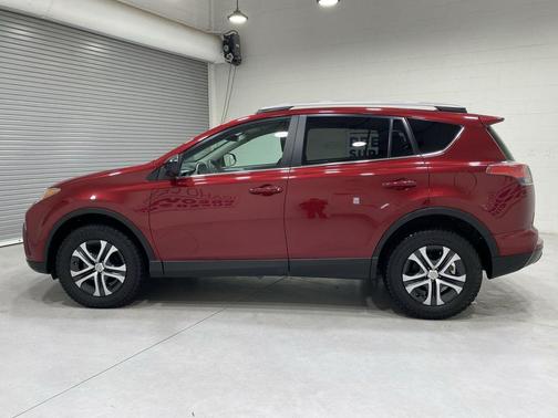 Ruby Flare Pearl 2018 Toyota RAV4 LE