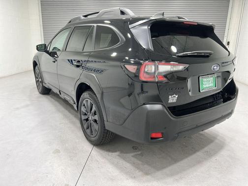 Crystal Black Silica 2025 Subaru Outback Onyx Edition