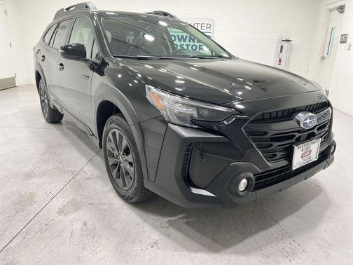Crystal Black Silica 2025 Subaru Outback Onyx Edition
