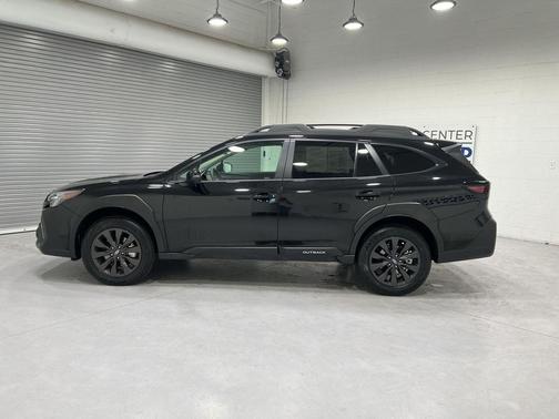 Crystal Black Silica 2025 Subaru Outback Onyx Edition