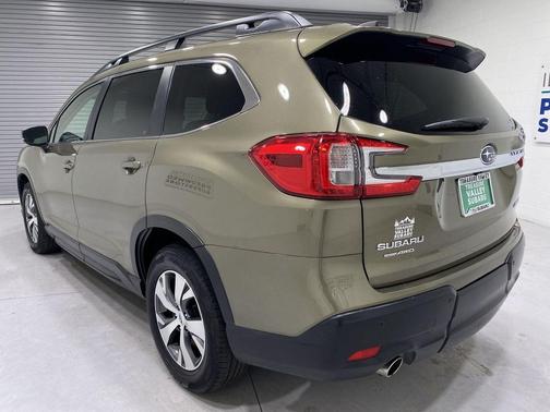 Autumn Green Metallic 2025 Subaru Ascent Premium 8-Passenger