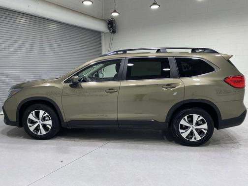 Autumn Green Metallic 2025 Subaru Ascent Premium 8-Passenger