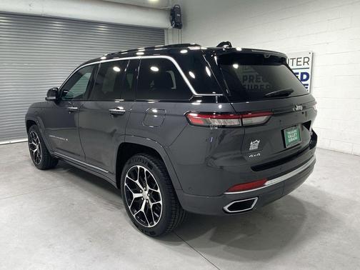 Baltic Gray Metallic Clearcoat 2024 Jeep Grand Cherokee Summit