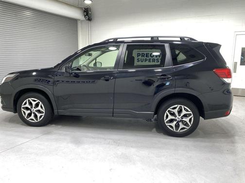 Crystal Black Silica 2024 Subaru Forester Premium