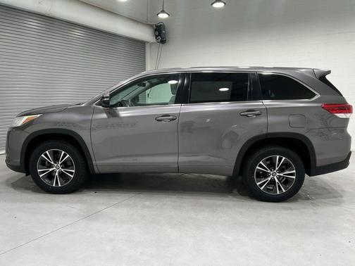 2018 Toyota Highlander LE