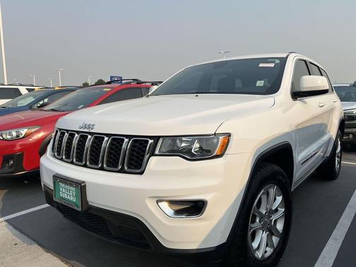 Bright White Clearcoat 2021 Jeep Grand Cherokee Laredo