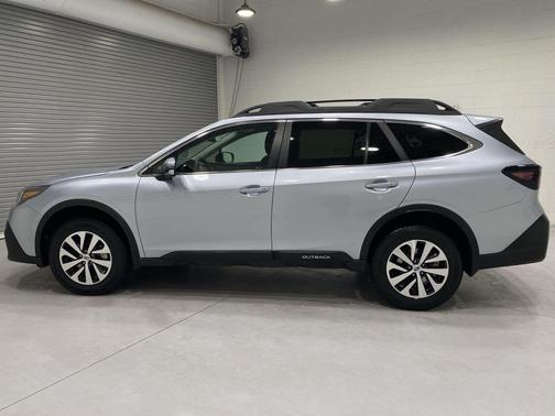 Ice Silver Metallic 2021 Subaru Outback Premium