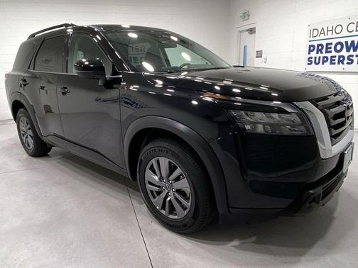 Super Black 2025 Nissan Pathfinder SV 4WD