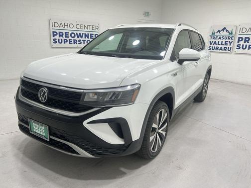 White 2024 Volkswagen Taos 1.5T SE