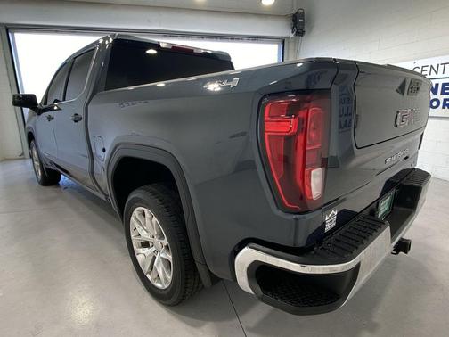 Dark Sky Metallic 2022 GMC Sierra 1500 SLE