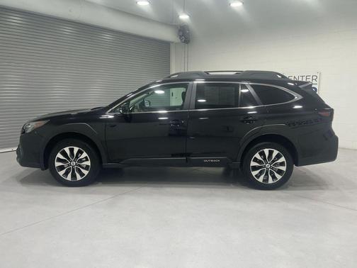 Crystal Black Silica 2025 Subaru Outback Limited XT