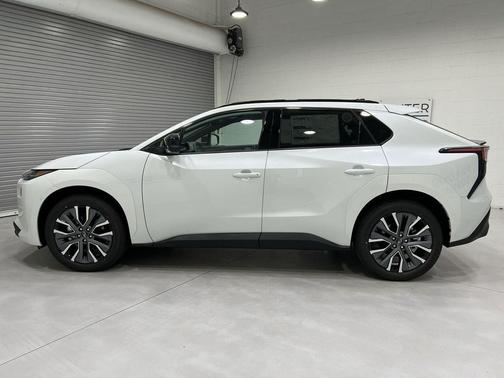 Cosmic White Pearl 2026 Subaru Solterra Limited