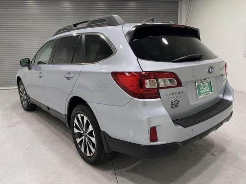 Ice Silver Metallic 2017 Subaru Outback 2.5i Limited