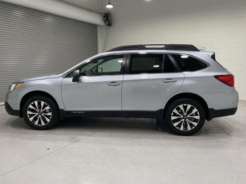 Ice Silver Metallic 2017 Subaru Outback 2.5i Limited