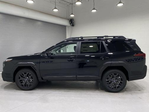 Crystal Black Silica 2026 Subaru Outback Limited XT