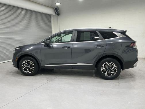 Black 2024 Kia Sportage LX