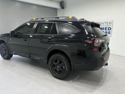 Crystal Black Silica 2025 Subaru Outback Wilderness