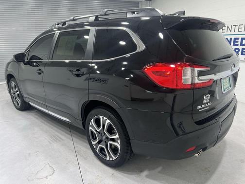 Crystal Black Silica 2025 Subaru Ascent Limited 7-Passenger