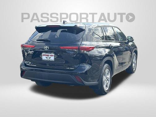 Midnight Black Metallic 2021 Toyota Highlander LE